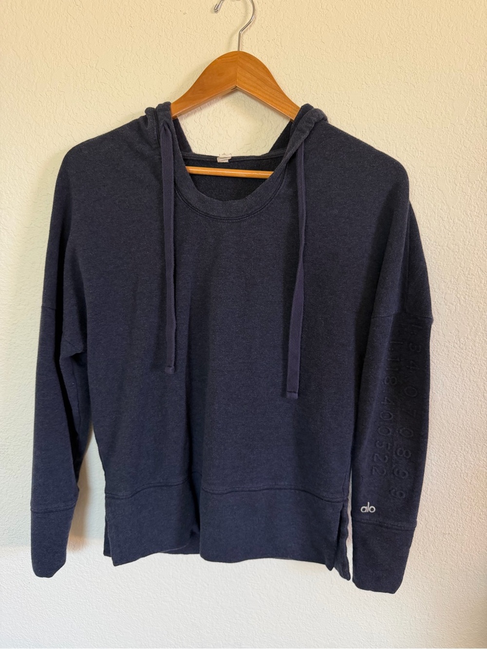 ALO Yoga Navy Drawstring Hoodie Sweatshirt Size S - Picture 2 of 5